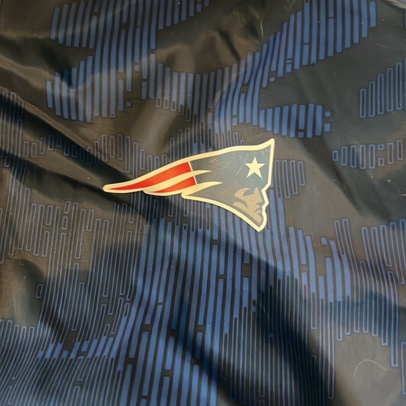 Patriots Youth Hooded Puffer Coat Mid Weight M - Picture 6 of 11